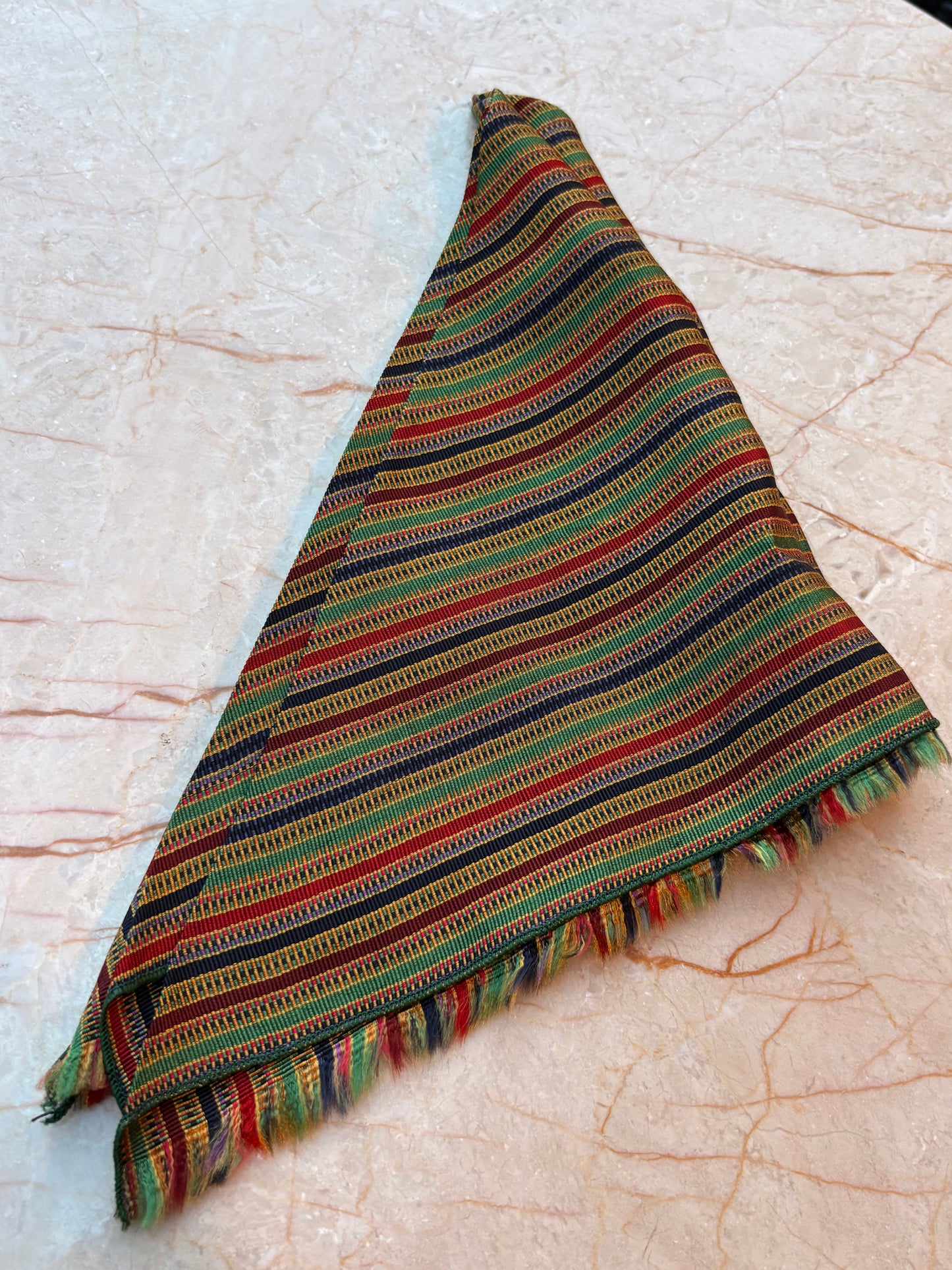 Üçgen kutnu bandana